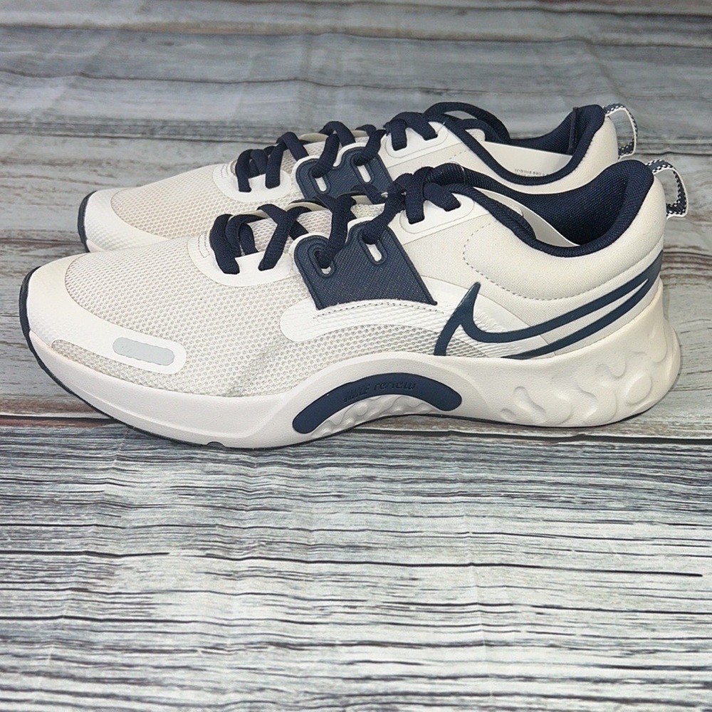 Nike Men's Renew Retaliation 3 Summit White/
MTLC Armory NVY-Obsidian Size-10